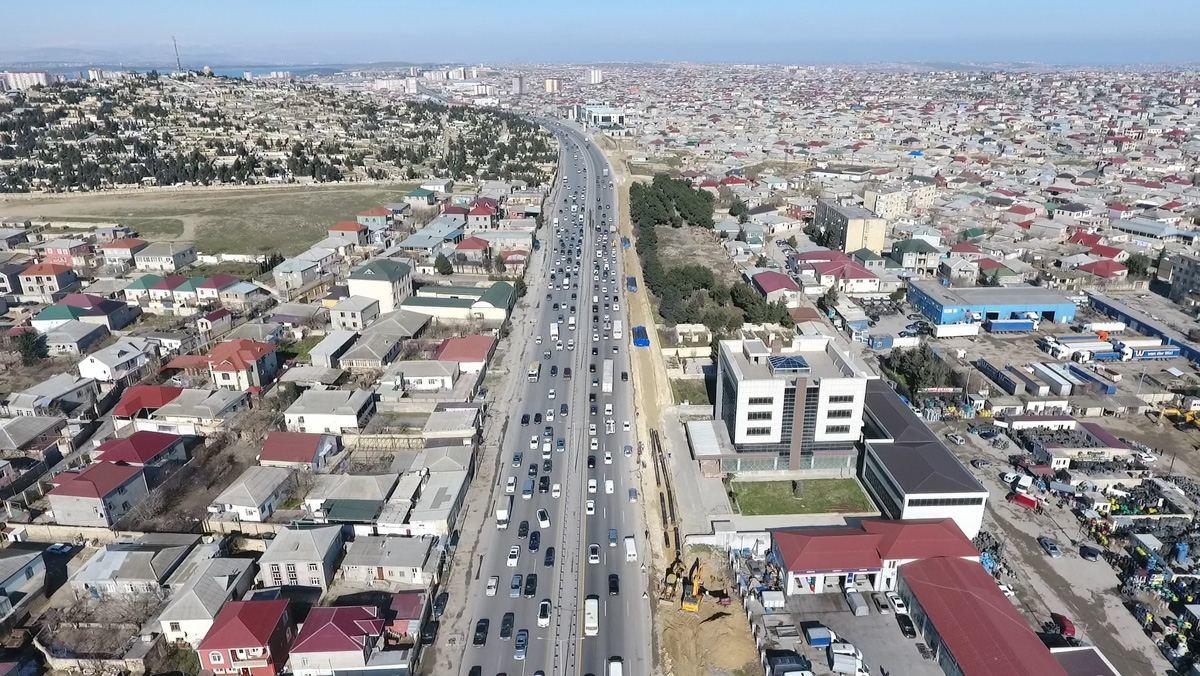 В Баку расширяется дорога на въезде в город