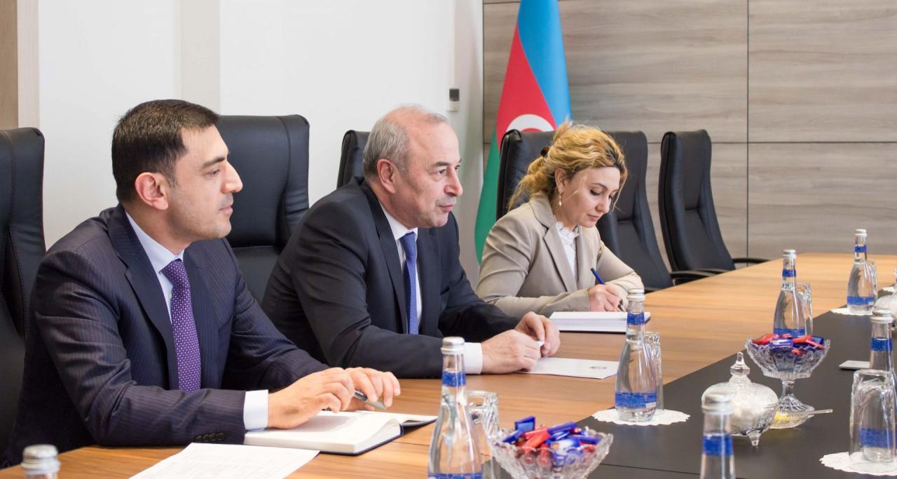 Делегация ЕБРР и минэнерго Азербайджана обсудили развитие альтернативной энергетики в стране