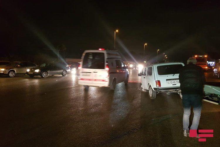 В Баку в результате ДТП пострадали 3 человека