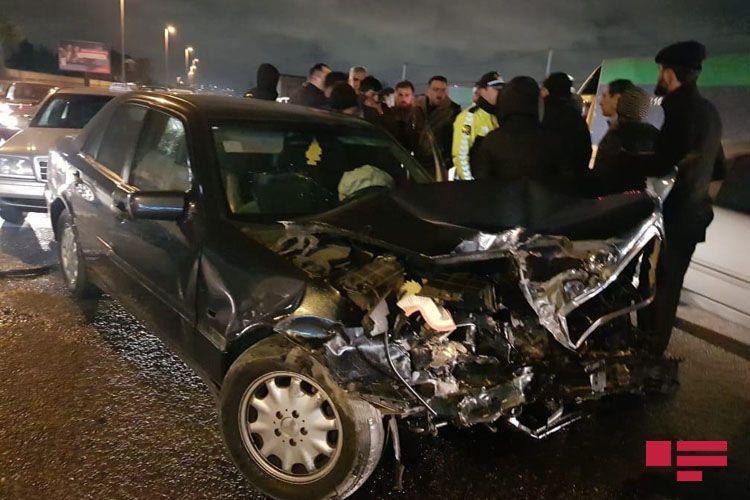 В Баку в результате ДТП пострадали 3 человека