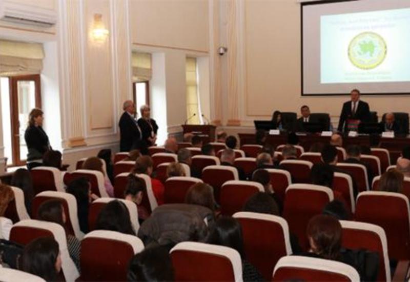 Презентован учебник азербайджанского языка для иностранцев