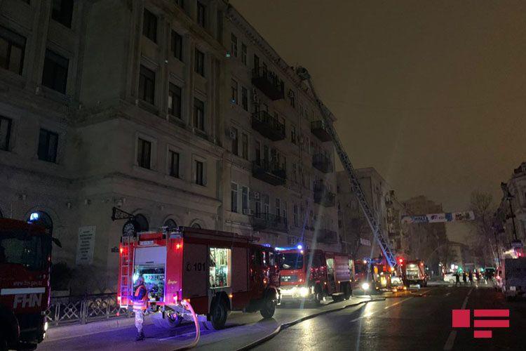 В Баку произошел пожар в жилом здании