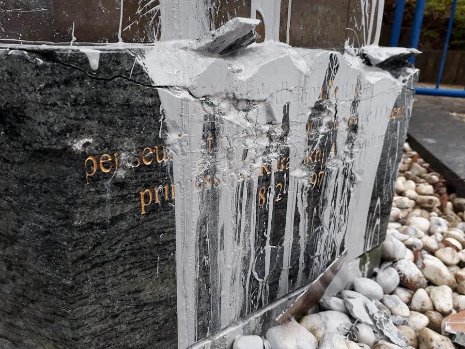 В Бельгии возбуждено уголовное дело по факту осквернения памятника Хуршидбану Натаван