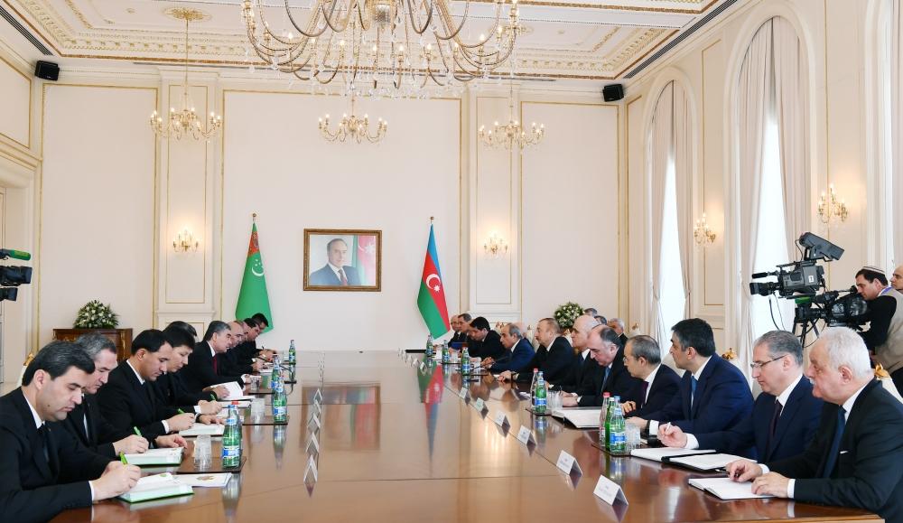 Состоялась встреча президентов Азербайджана и Туркменистана в расширенном составе