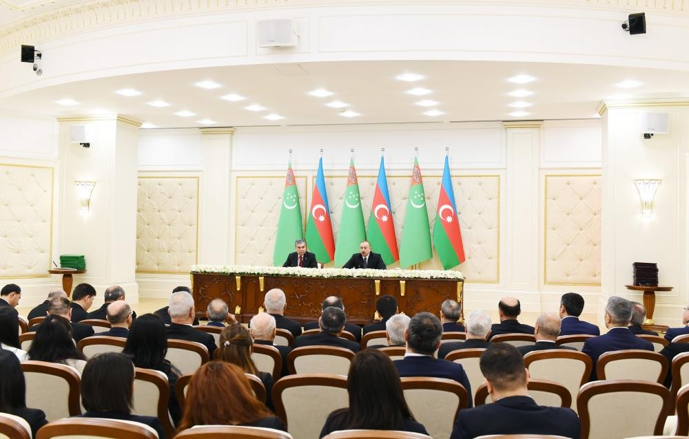 Azərbaycan və Türkmənistan prezidentləri mətbuata bəyanatlarla çıxış ediblər