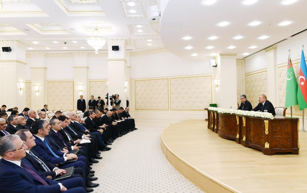 Azərbaycan və Türkmənistan prezidentləri mətbuata bəyanatlarla çıxış ediblər