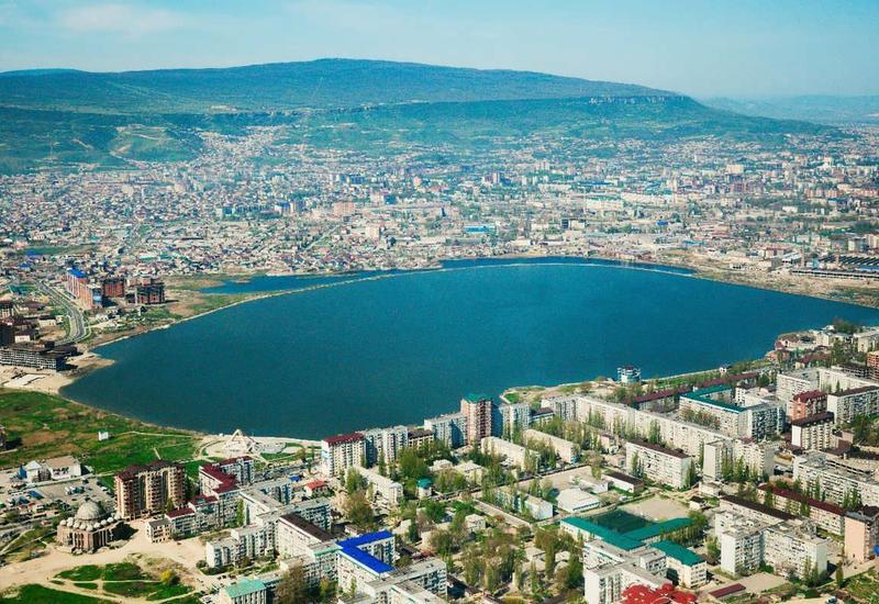 Огромное озеро Ак-Гель в центре Махачкалы стало мертвым
