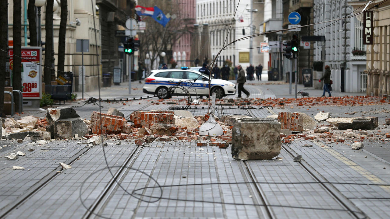 Последствия сильного землетрясения в Хорватии