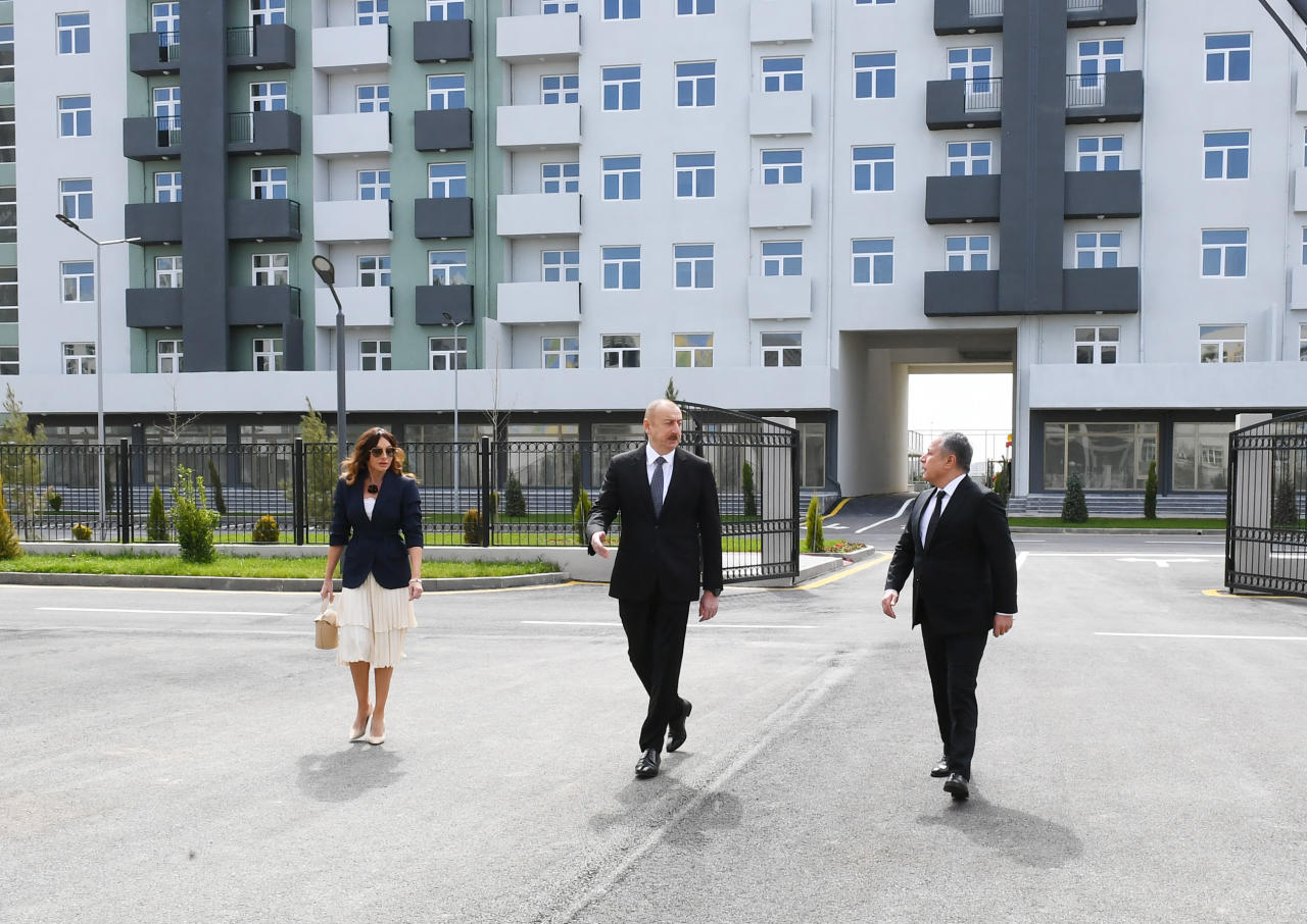 Prezident İlham Əliyev və Birinci xanım Mehriban Əliyeva Hövsan yaşayış kompleksinin açılışında iştirak ediblər