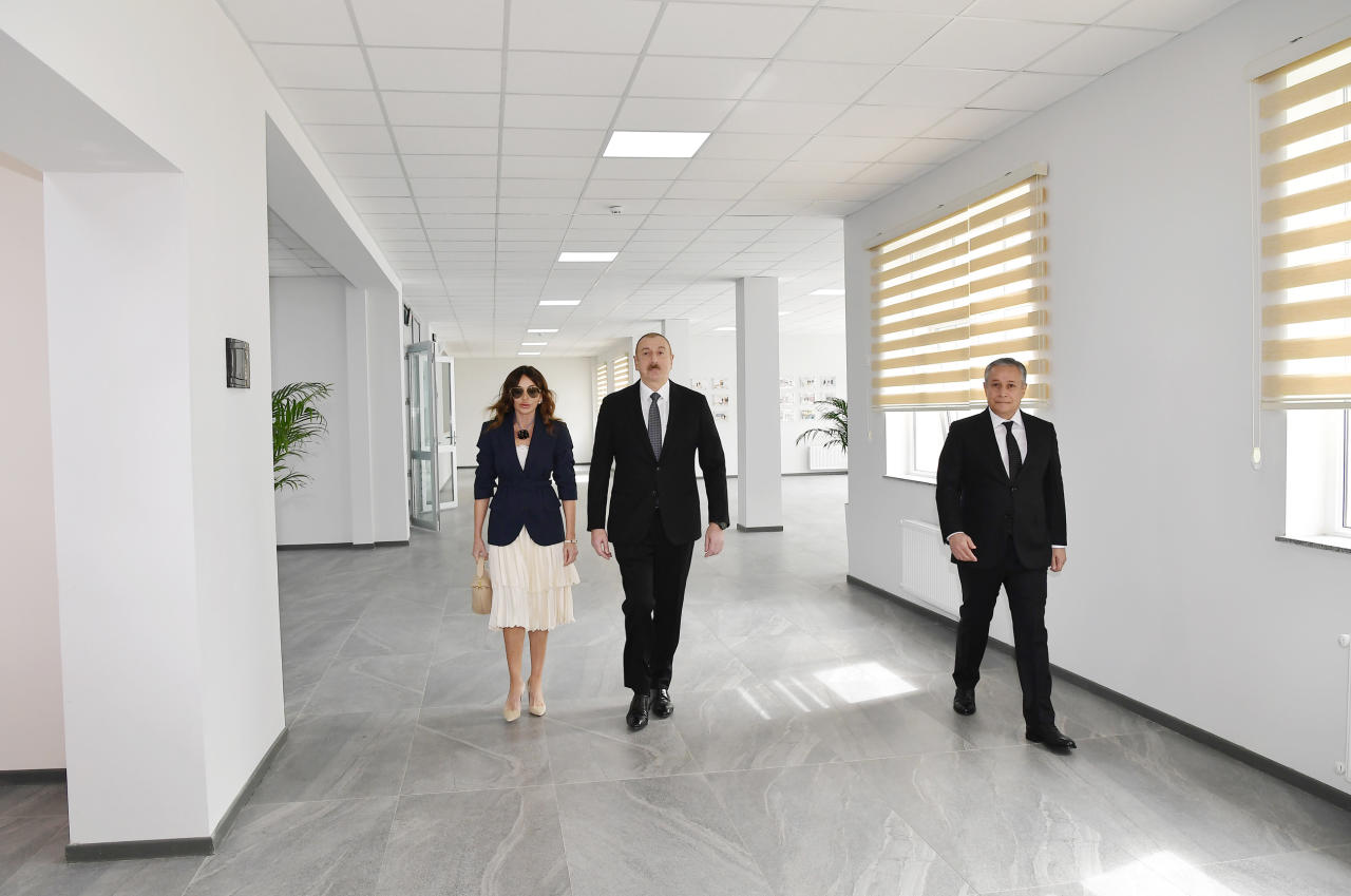 Prezident İlham Əliyev və Birinci xanım Mehriban Əliyeva Hövsan yaşayış kompleksinin açılışında iştirak ediblər