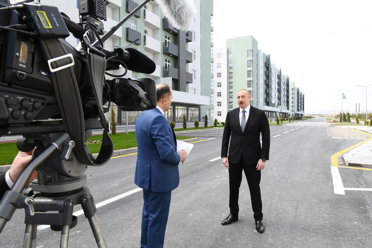 Prezident İlham Əliyev və Birinci xanım Mehriban Əliyeva Hövsan yaşayış kompleksinin açılışında iştirak ediblər