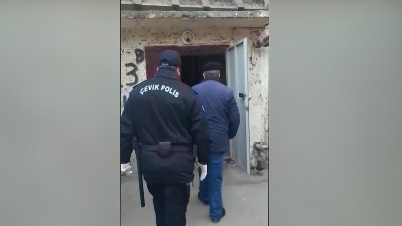 Сотрудники полиции Азербайджана предупредили лиц старше 65 лет, нарушающих карантин