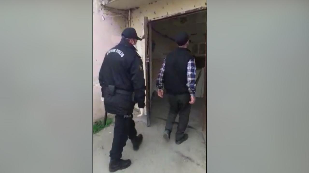 Сотрудники полиции Азербайджана предупредили лиц старше 65 лет, нарушающих карантин