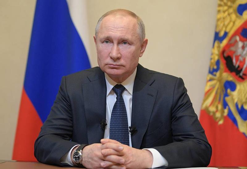 Владимир Путин перенес голосование по Конституции из-за коронавируса