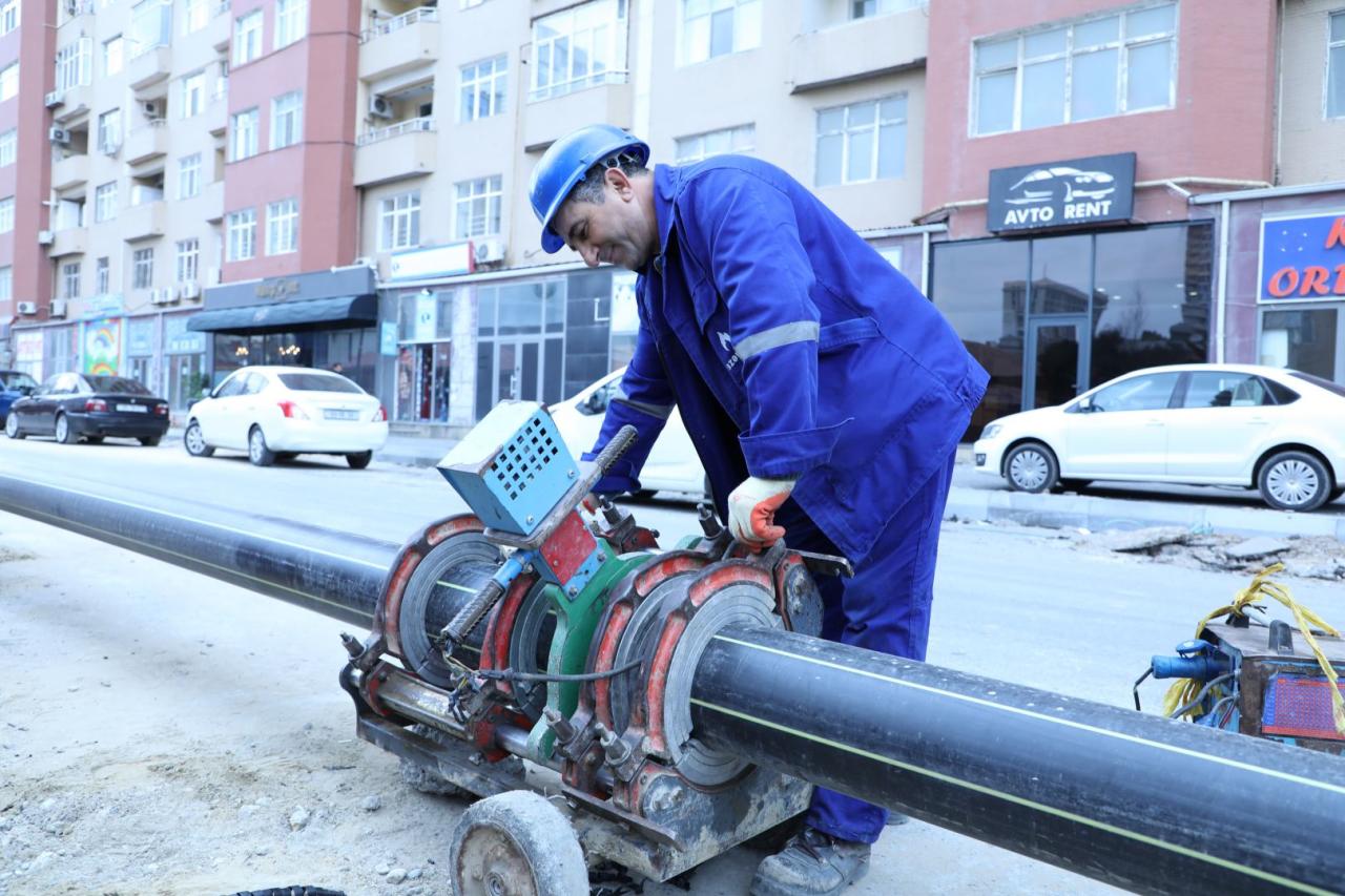 В одном из районов Баку проводится замена газопровода