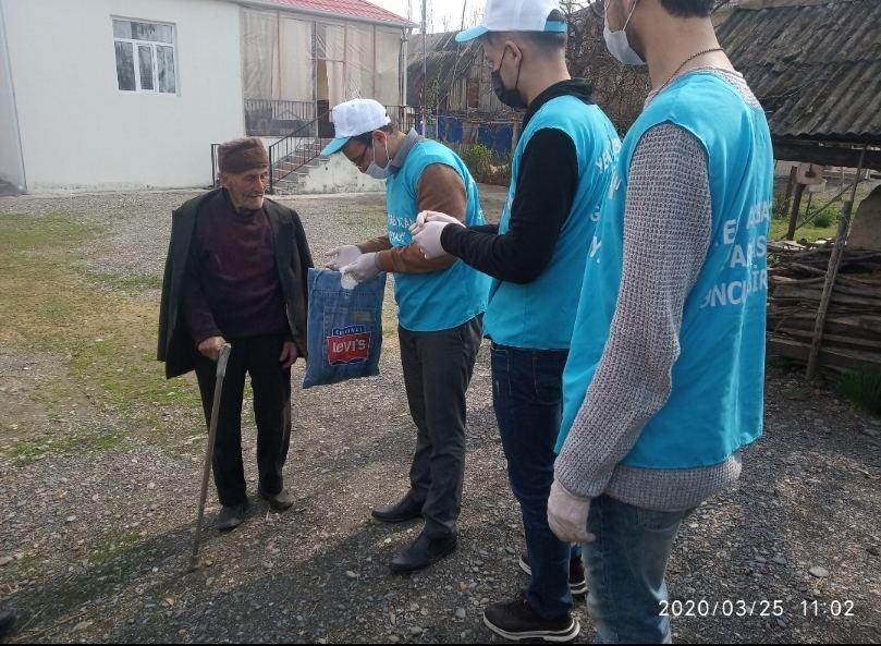 Волонтеры партии "Ени Азербайджан" помогли более 2500 одиноким людям за пять дней