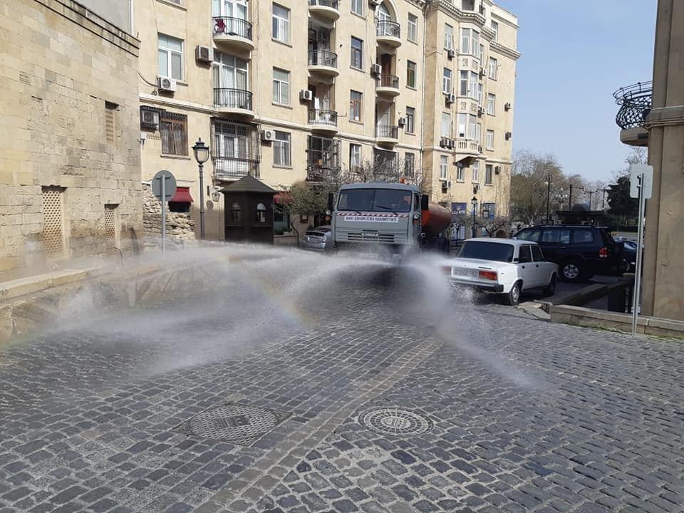 Дезинфицируются все улицы "Ичеришехер"