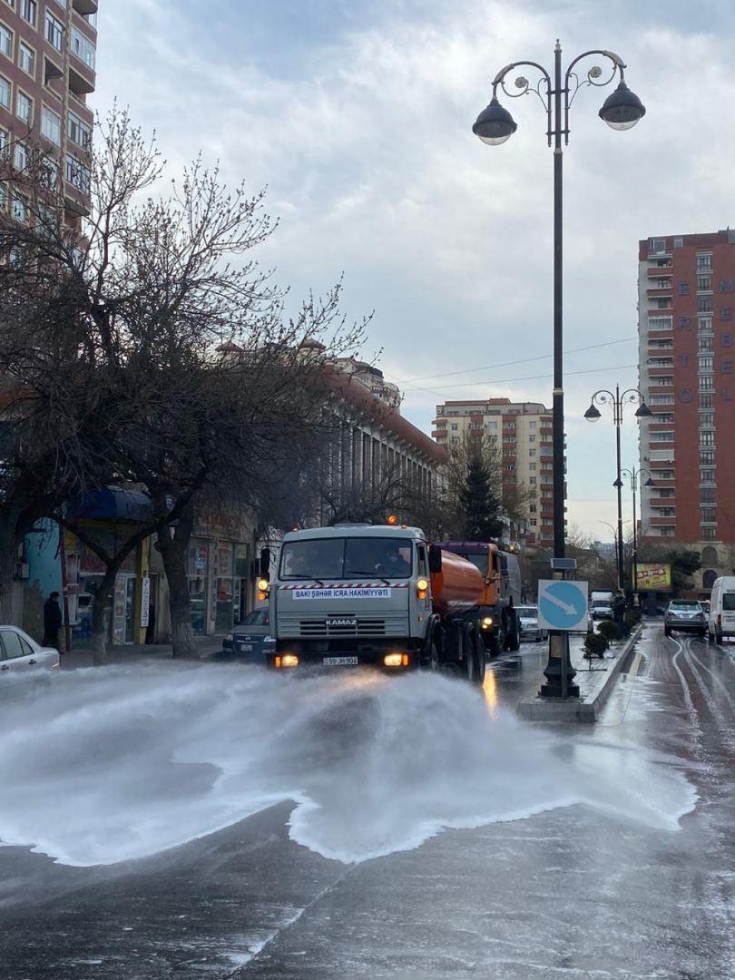 BŞİH: Bakı yollarında yeni yuyucu vasitədən istifadə olunur
