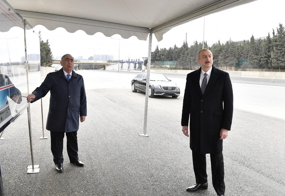 Prezident İlham Əliyev Bakı-Sumqayıt yolunun genişləndirilməsi çərçivəsində görülən işlərlə tanış olub, Moskva prospekti ilə 20 Yanvar küçəsinin kəsişməsindəki piyada keçidinin açılışında da iştirak edib