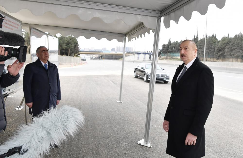 Prezident İlham Əliyev Bakı-Sumqayıt yolunun genişləndirilməsi çərçivəsində görülən işlərlə tanış olub, Moskva prospekti ilə 20 Yanvar küçəsinin kəsişməsindəki piyada keçidinin açılışında da iştirak edib