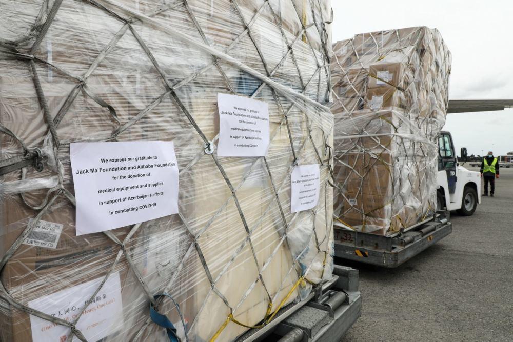 Китай направил Азербайджану медицинскую помощь для борьбы с коронавирусом
