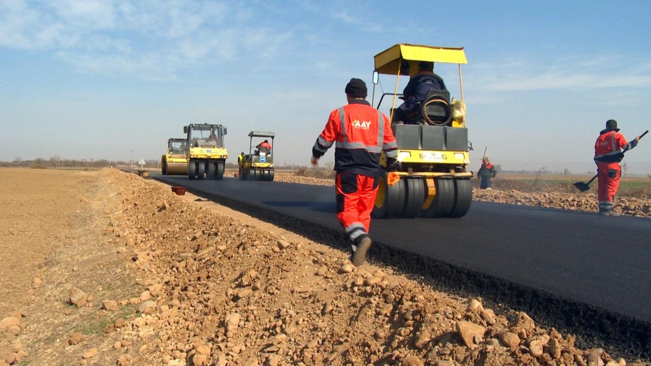 В Товузе реконструируется ряд дорог