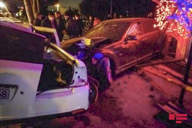 В Баку произошло тяжелое ДТП, есть пострадавший