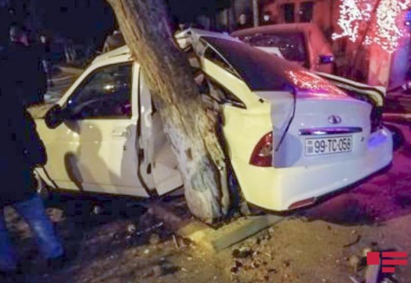 В Баку произошло тяжелое ДТП, есть пострадавший