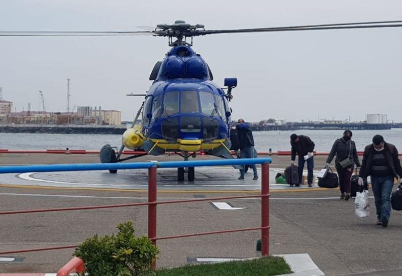 В Азербайджане началась смена вахты нефтяников в море