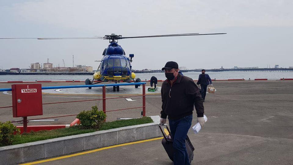 В Азербайджане началась смена вахты нефтяников в море