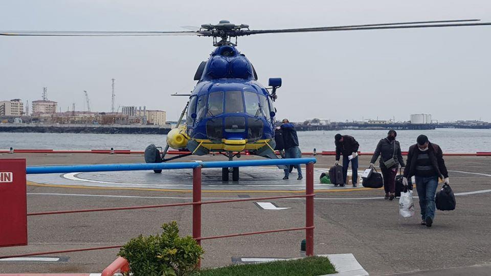 В Азербайджане началась смена вахты нефтяников в море