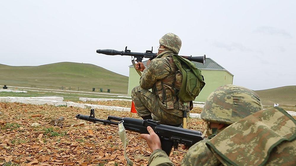 Азербайджанская армия отрабатывает огневую подготовку