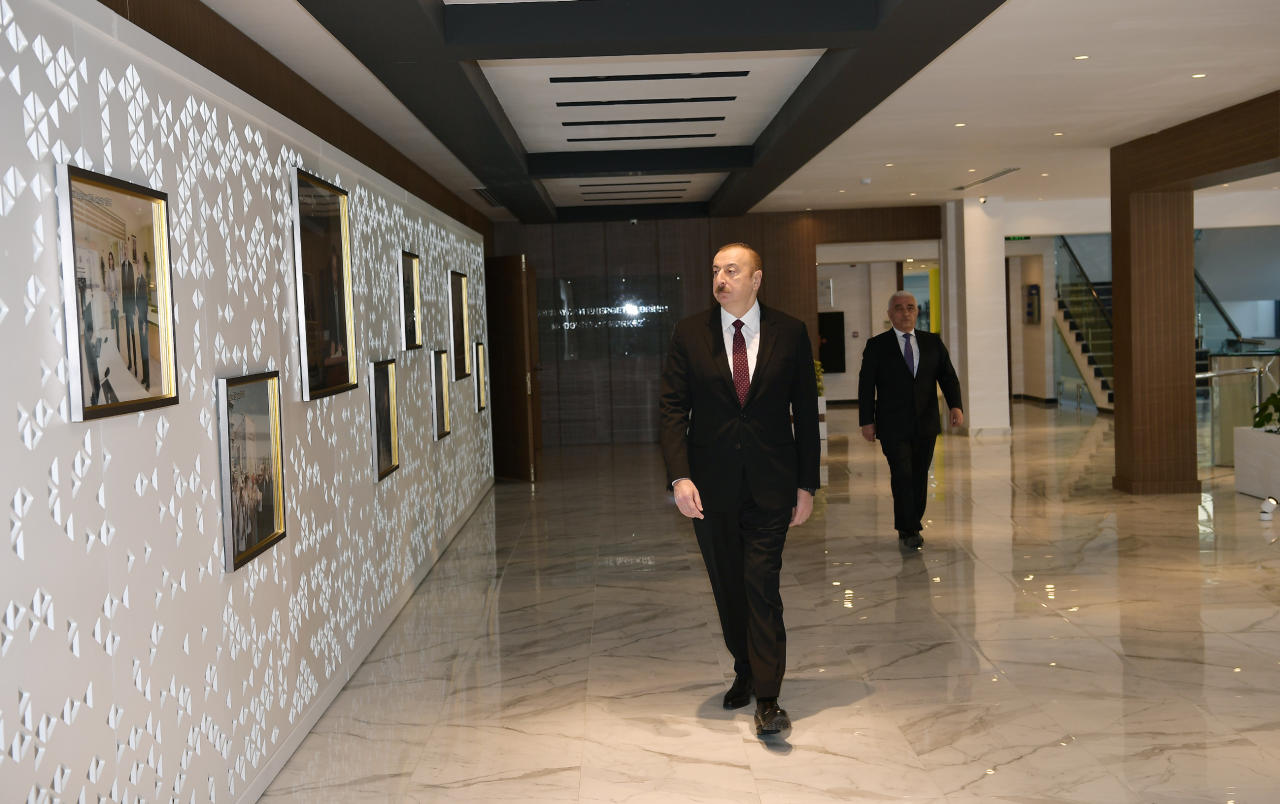 Prezident İlham Əliyev “Azərenerji” ASC-nin yenidən qurulan Baş idarəetmə, elm, tədris və laboratoriya kompleksinin açılışında iştirak edib