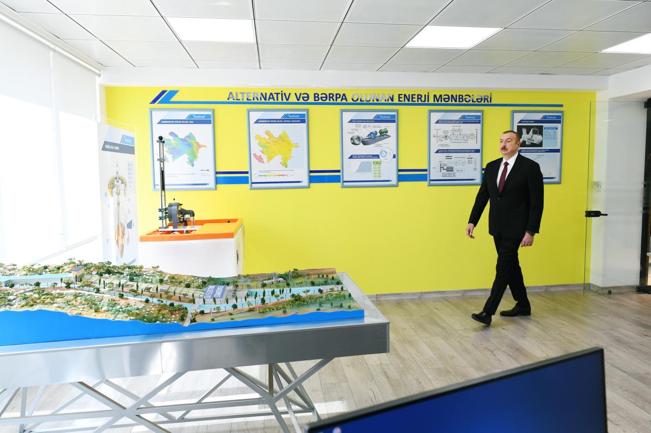 Prezident İlham Əliyev “Azərenerji” ASC-nin yenidən qurulan Baş idarəetmə, elm, tədris və laboratoriya kompleksinin açılışında iştirak edib