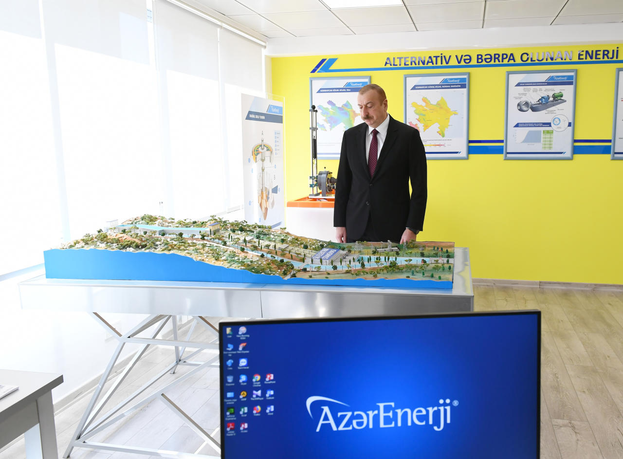 Prezident İlham Əliyev “Azərenerji” ASC-nin yenidən qurulan Baş idarəetmə, elm, tədris və laboratoriya kompleksinin açılışında iştirak edib