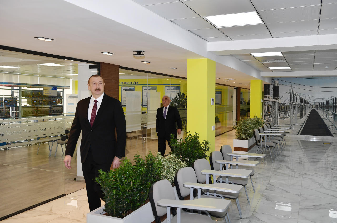Prezident İlham Əliyev “Azərenerji” ASC-nin yenidən qurulan Baş idarəetmə, elm, tədris və laboratoriya kompleksinin açılışında iştirak edib