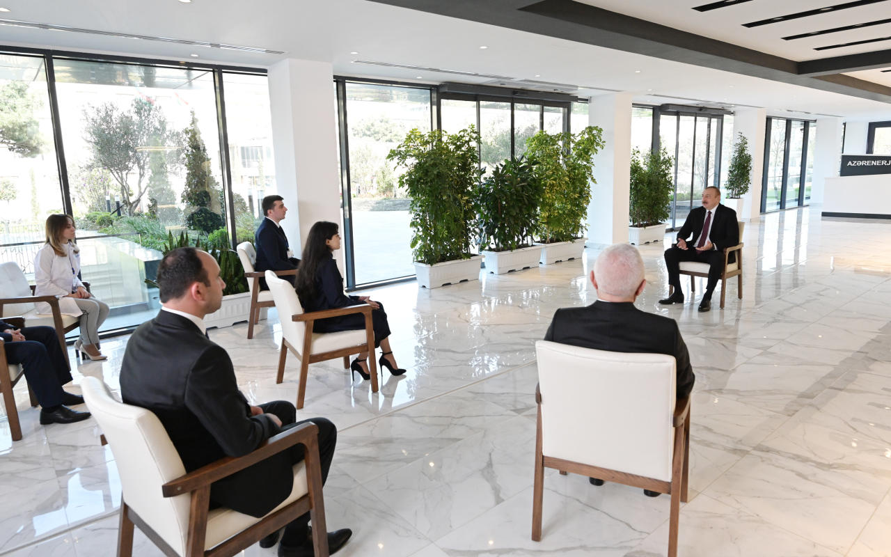 Prezident İlham Əliyev “Azərenerji” ASC-nin yenidən qurulan Baş idarəetmə, elm, tədris və laboratoriya kompleksinin açılışında iştirak edib