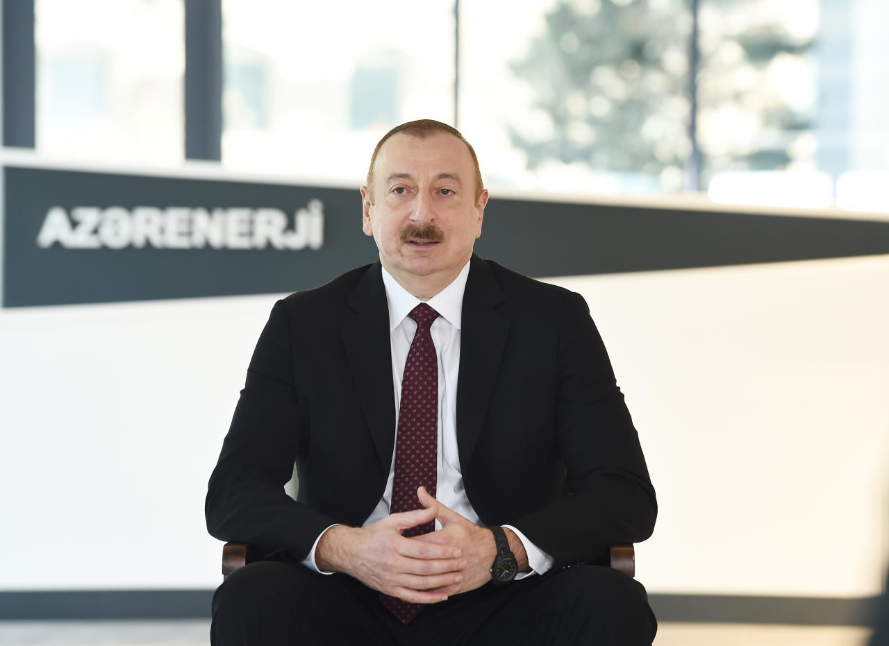 Prezident İlham Əliyev “Azərenerji” ASC-nin yenidən qurulan Baş idarəetmə, elm, tədris və laboratoriya kompleksinin açılışında iştirak edib