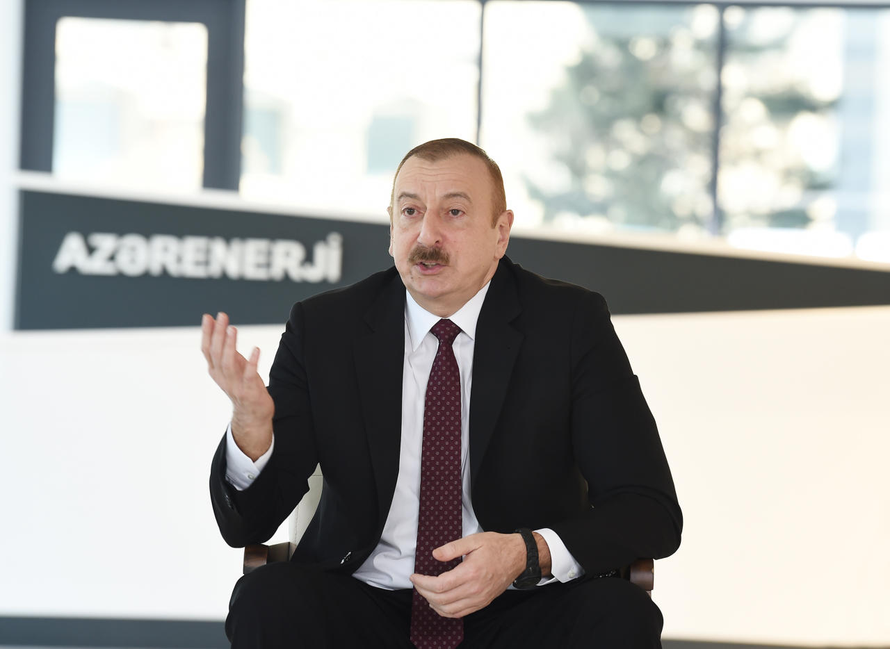 Prezident İlham Əliyev “Azərenerji” ASC-nin yenidən qurulan Baş idarəetmə, elm, tədris və laboratoriya kompleksinin açılışında iştirak edib