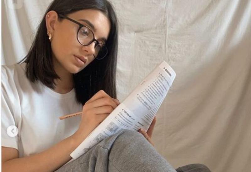 "Artıq 35 gündür evdə" - Ülkər Nəzərli vaxtı necə səmərəli keçirmək barədə