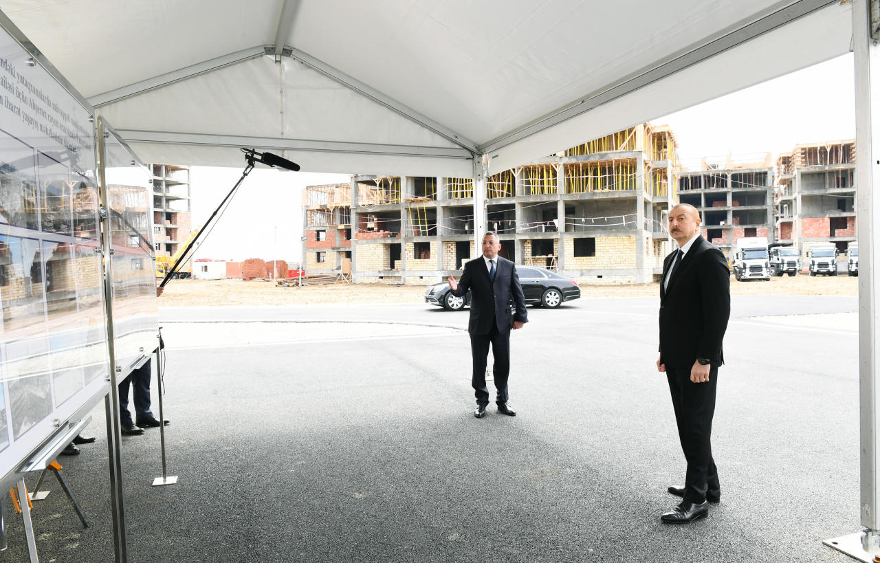 Prezident İlham Əliyev 3042 məcburi köçkün ailəsi üçün yaşayış binalarından ibarət məhəllələrdə tikinti işlərinin gedişi ilə tanış olub