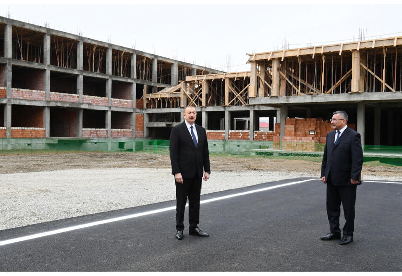 Prezident İlham Əliyev 3042 məcburi köçkün ailəsi üçün yaşayış binalarından ibarət məhəllələrdə tikinti işlərinin gedişi ilə tanış olub