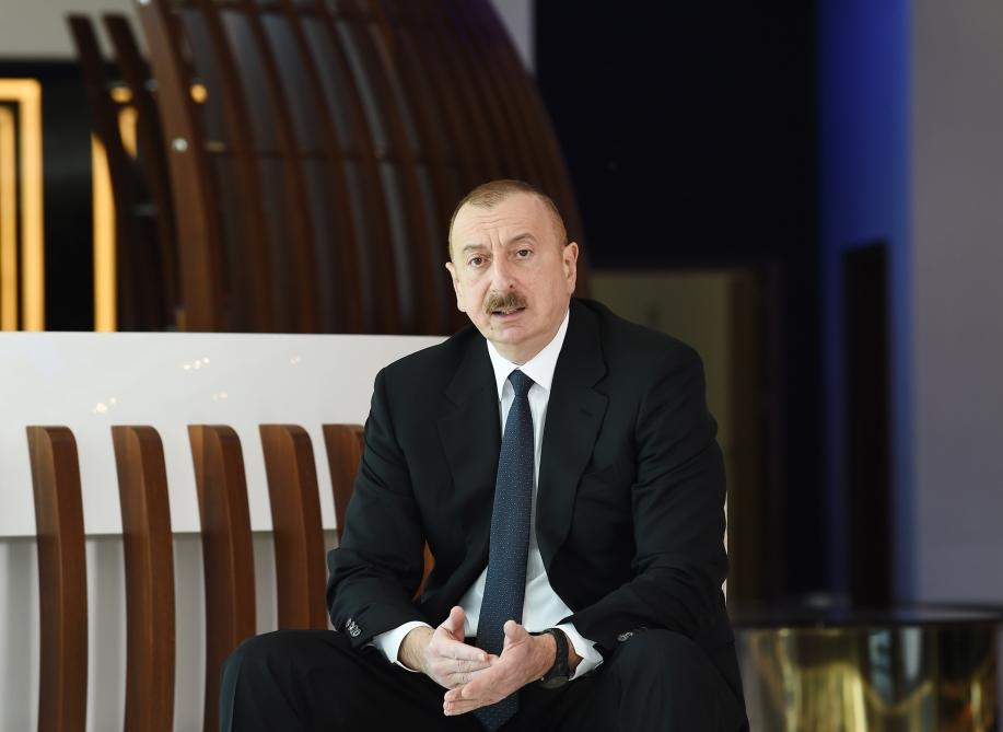Президент Ильхам Алиев и Первая леди Мехрибан Алиева приняли участие в открытии фабрики медицинских масок и предприятия по производству защитных комбинезонов в Сумгайыте