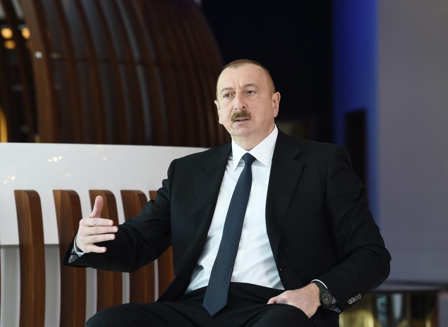Президент Ильхам Алиев и Первая леди Мехрибан Алиева приняли участие в открытии фабрики медицинских масок и предприятия по производству защитных комбинезонов в Сумгайыте