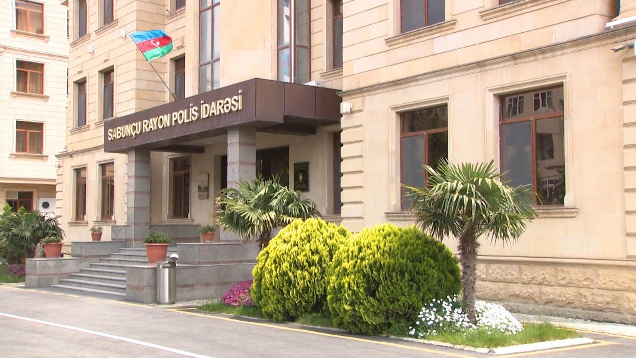 В Баку выявлен паб, работавший в салоне автомобилей