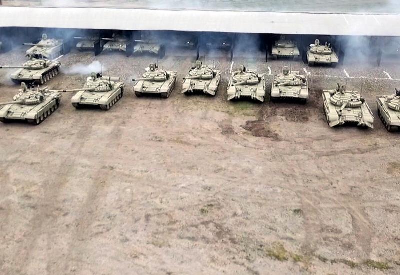 Азербайджанские танкисты отрабатывают огневую поддержку