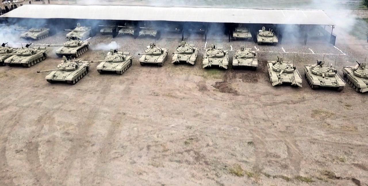 Азербайджанские танкисты отрабатывают огневую поддержку