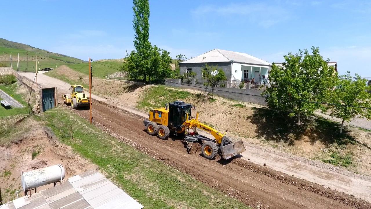 Началась реконструкция дороги в одном из районов Азербайджана