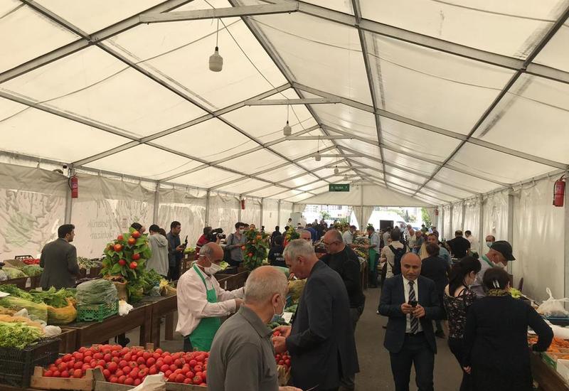 В Баку открылись праздничные ярмарки