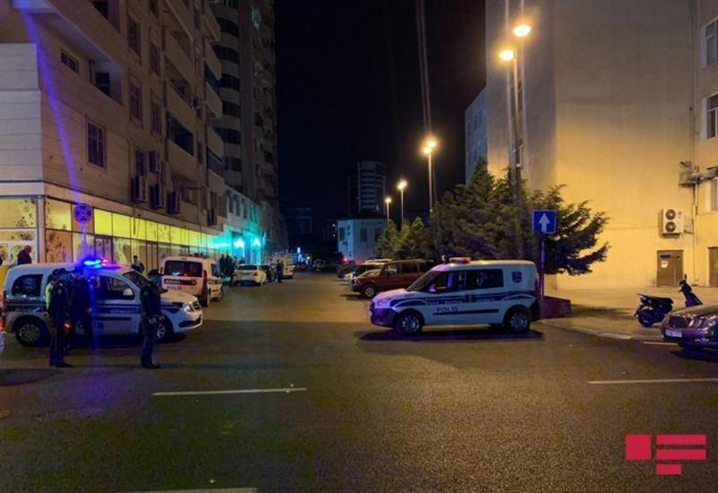 В Баку ветер сорвал часть кровли больницы